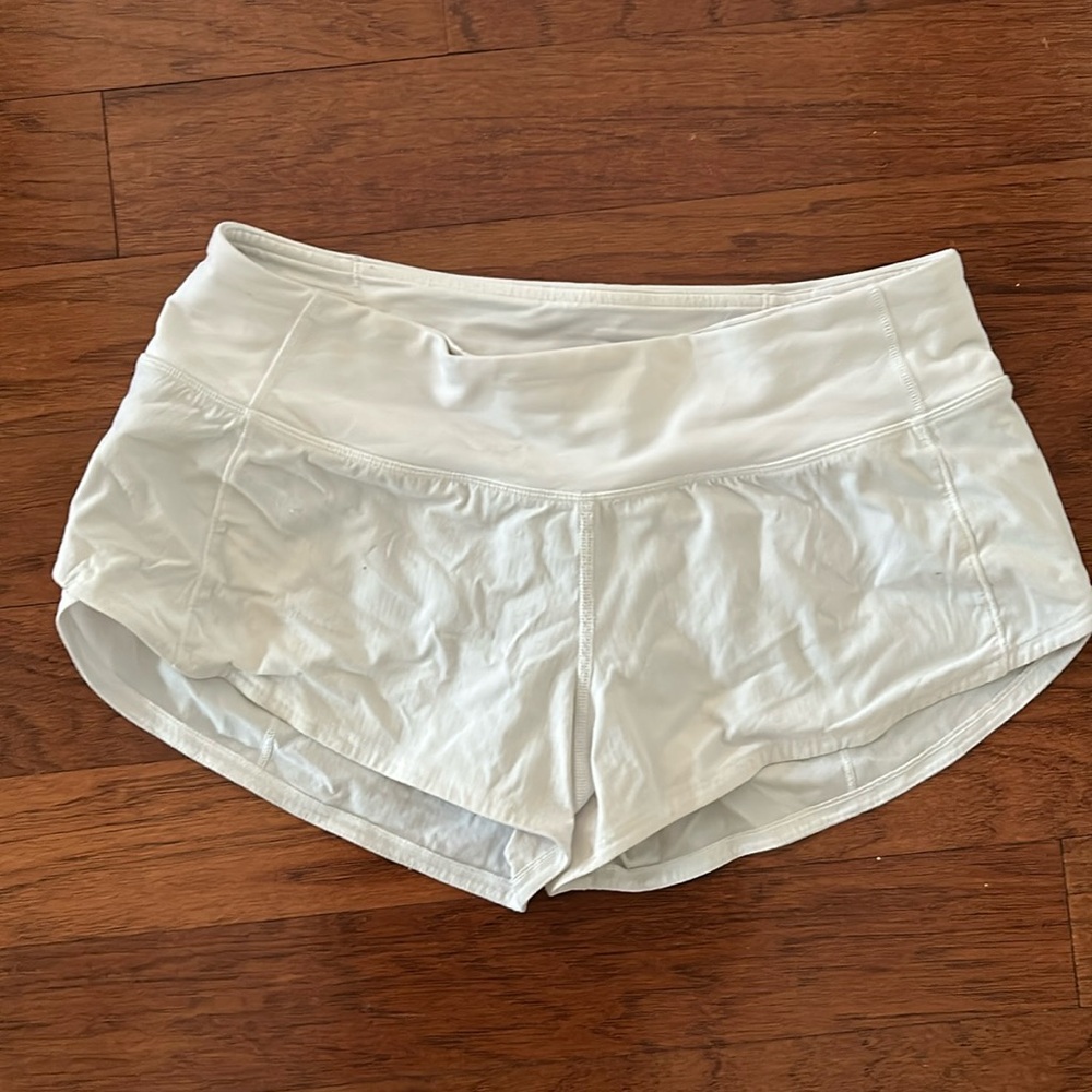 Low rise 2.5 inch lululemon white speed ups!!